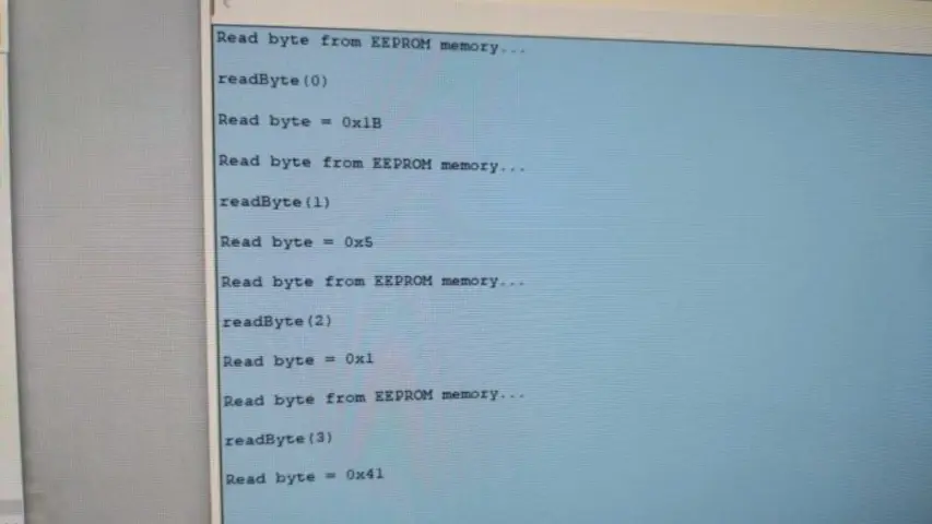 Reading bytes from the “EEPROM” that is the SAMD21 MCU over I2C.