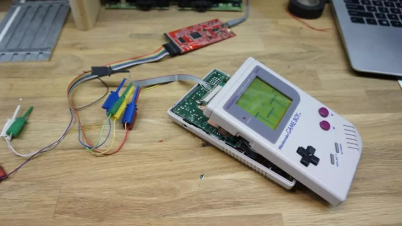 Reading the signals off the Gameboy LCD data stream.