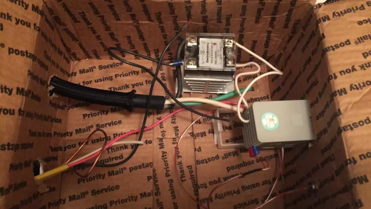 Figure 2: Inside the USPS PID controller. Looks like proper grounding to chassis right there. Don’t try this at home kids.